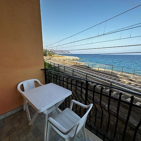 Apartamento La Via Sul Mare Bordighera Exterior foto